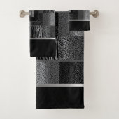 Gray en Black Wild Animal Pattern met Monogram Bad Handdoek (Insitu)