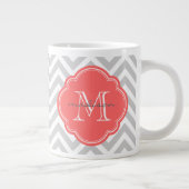 Gray en Coral Chevron Aangepast monogram Jumbo Mok (Rechts)
