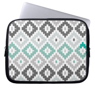 Gray en Mint Tribal Print Ikat Diamond Pattern Laptop Sleeve