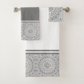 Gray en White Modern Mandala Bad Handdoek (Insitu)