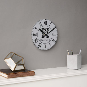 Gray en zwart Floral Monogram Letter H Aangepast Ronde Klok