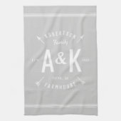 Gray Farmhouse Arrow Monogram | bewerkbare kleuren Theedoek (Verticaal)