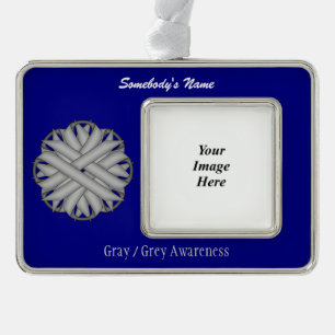 Gray Flower Ribbon Tmpl (H-O) door Kenneth Yoncich Verzilverd Kader Ornament