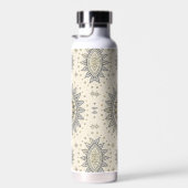Gray Gold Mandala Pattern Monogram Waterfles (Rechts)