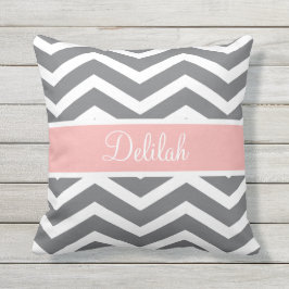 Gray Gray Peach Chevron Aangepaste naam Buitenkussen