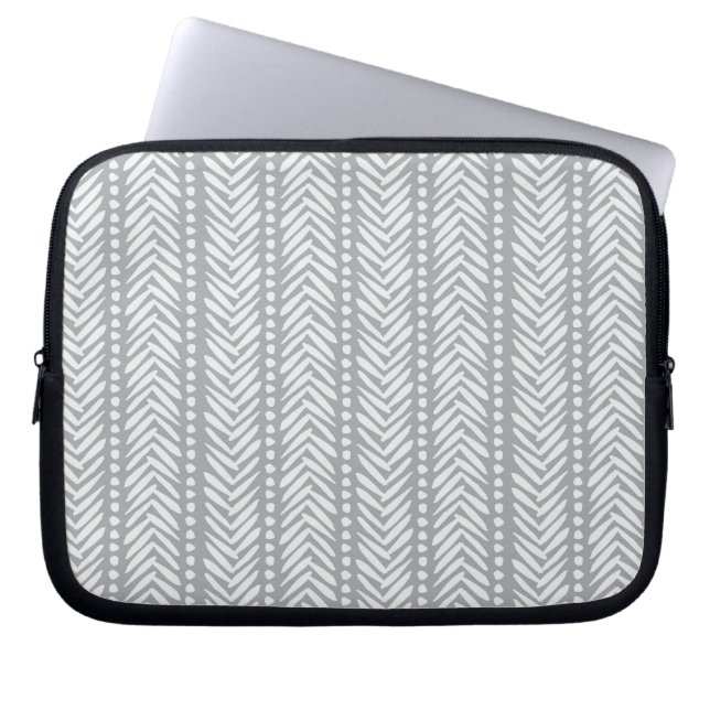 Gray Hand Drawn Chevron Pattern Laptop Sleeve (Voorkant)