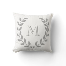 Gray Laurel Wreath Monogram Sierkussen
