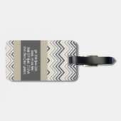 Gray & Linen Beige Chevron Pattern met monogram Bagagelabel (Achterkant horizontaal)