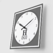Gray Modern Monogram Vierkante Klok (Hoek)