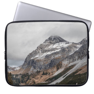GRAY MOUNTAINS MET SNEEUW GEPAKT MET TR LAPTOP SLEEVE