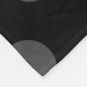 Gray polka-punten op zwart fleece deken (Hoek)