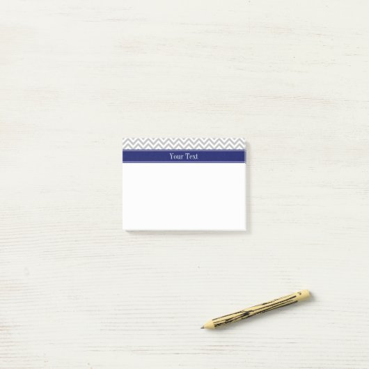 Gray SLg Chevron Navy Naam Monogram Post-it® Notes (Op bureau)