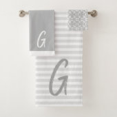 Gray Stripes en Monogram Handdoekset Bad Handdoek (Insitu)