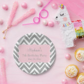 Gray, White en Pastel Pink Chevron Birthday Papieren Bordje (Feest)