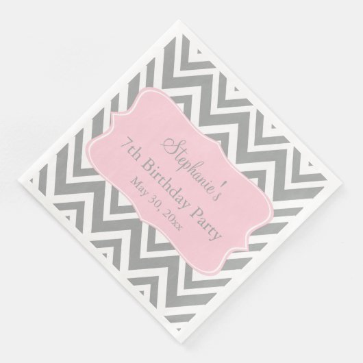 Gray, White en Pastel Pink Chevron Birthday Servetten (Hoek)