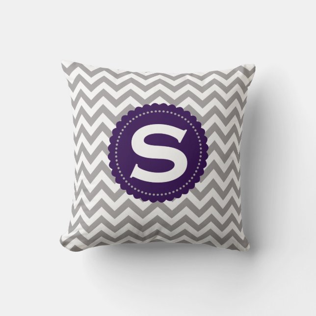 Gray White Monogram Chevron Pattern Kussen (Voorkant)