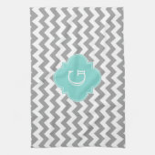 Gray Wht Chevron Aqua Quatrefoil Monogram Theedoek (Verticaal)