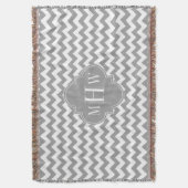 Gray Wht Chevron Dk Gray Quatrefoil 3 Monogram Deken (Voorkant Verticaal)