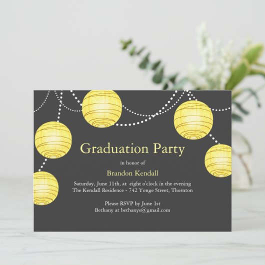 Gray & Yellow Party Lantern Afstuderen Uitnodiging (Staand voorkant)