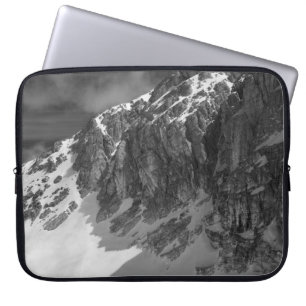 GRAYSCALE FOTOGRAFIE VAN MOUNTAIN LAPTOP SLEEVE