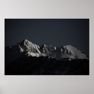 GRAYSCALE FOTOGRAFIE VAN SNEEUWMOUNTAIN POSTER