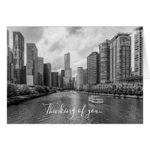 Grayscale van de Chicago River en de Trump Tower