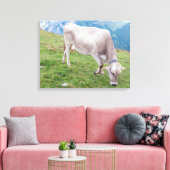 Grazing koe uitzicht canvas print (Insitu (Woonkamer))