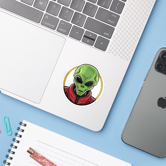 Green Alien Sticker (Laptop met iPhone)