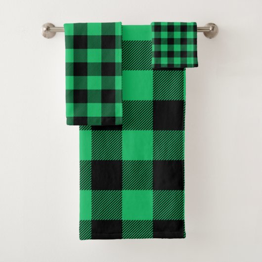 Green and Black Buffalo Check Gingham Holiday B Bad Handdoek (Insitu)