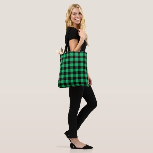 Green and Black Buffalo Check Gingham Holiday T Draagtas (Op model)