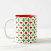 Green and Red Diamond Star Pattern on White Tweekleurige Koffiemok (Links)
