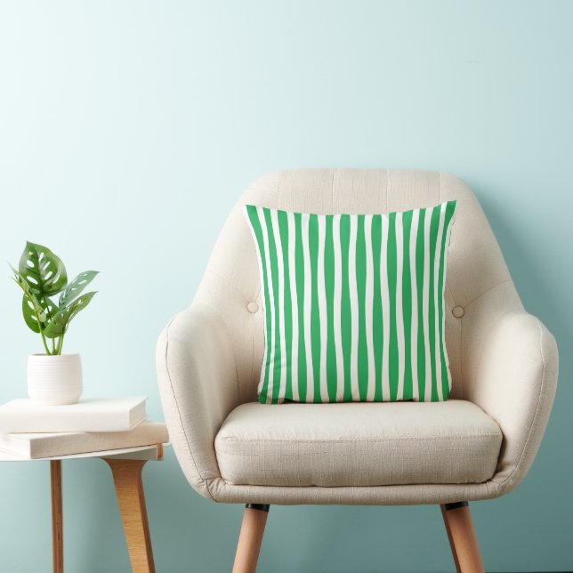 Green and White Wavy Stripe Throw Pillow Kussen (Stoel)