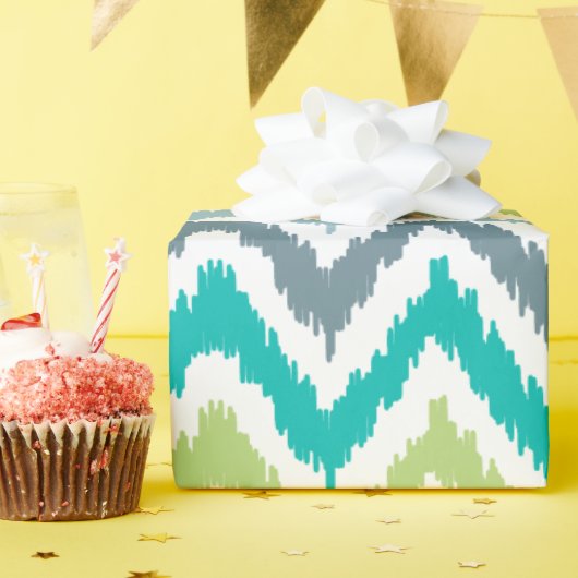 Green Aqua Gray Zigzags Ikat Pattern Cadeaupapier (Verjaardagsfeest)
