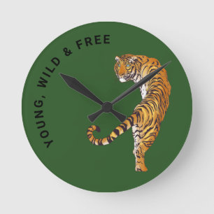 Green Background van Young, Wild & Free Tiger Mono Ronde Klok