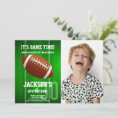 Green Big Ball Football Anniversaire Invitations p (Debout devant)