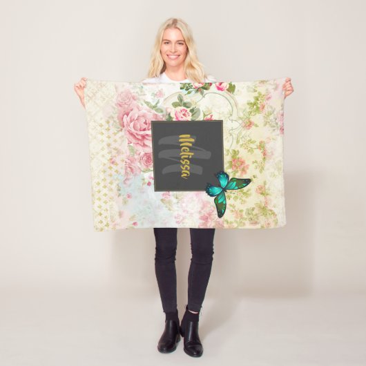 Green Butterfly op Chic  Collage Monogram Fleece Deken (In situ)