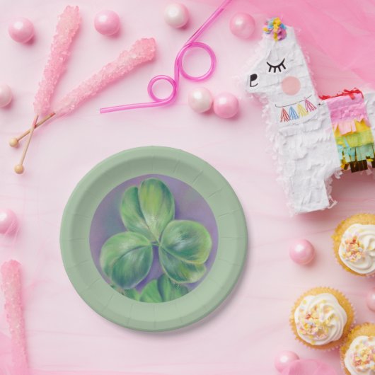 Green Clover Shamrocks op Paarse pasteelkunst Papieren Bordje (Feest)