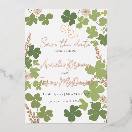 Green Clover Spring Wildflowers Wedding Red de wer Folie Uitnodiging (Voorkant)
