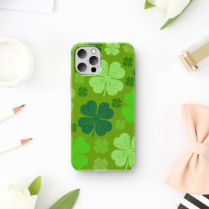 Green Clovers, Lucky Clovers, Saint Patrick's Day iPhone 11 Hoesje