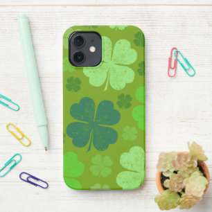 Green Clovers, Lucky Clovers, Saint Patrick's Day iPhone 12 Hoesje