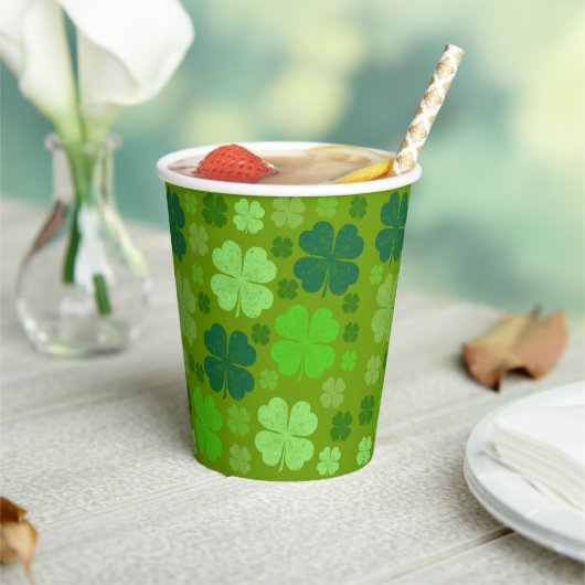Green Clovers, Lucky Clovers, Saint Patrick's Day Papieren Bekers (Insitu)