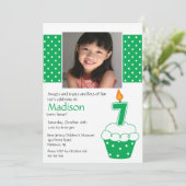 Green Cupcake Photo 7e invitation anniversaire (Debout devant)