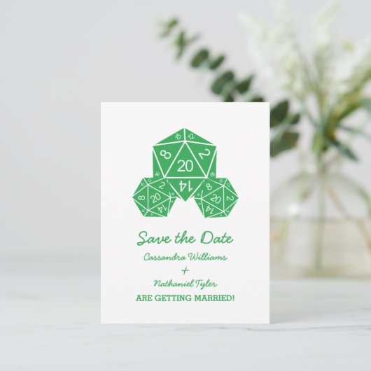 Green D20 Dice Enregistrer la carte postale Date (Debout devant)