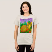 Green Eyed Cat in een bloementuin Tri-Blend Shirt (Voorkant volledig)