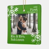 Green First Kerstmis Mr. & Mrs Custom Photo Keramisch Ornament (Links)