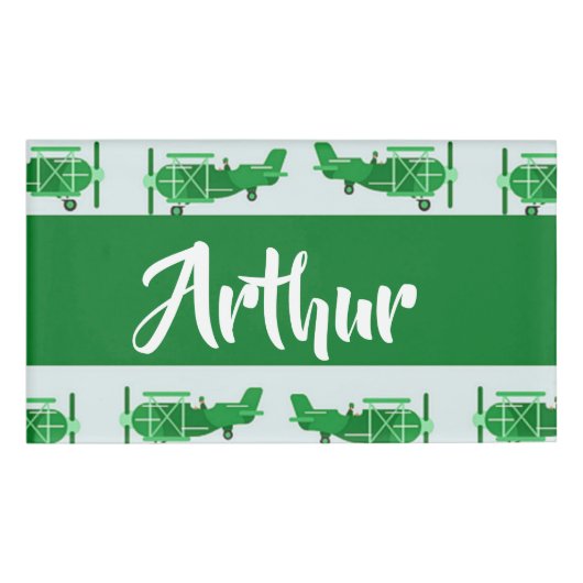 Green flying airplanes on blue naambadge (Voorkant)
