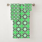 Green geometric mandala pattern  bad handdoek (Insitu)
