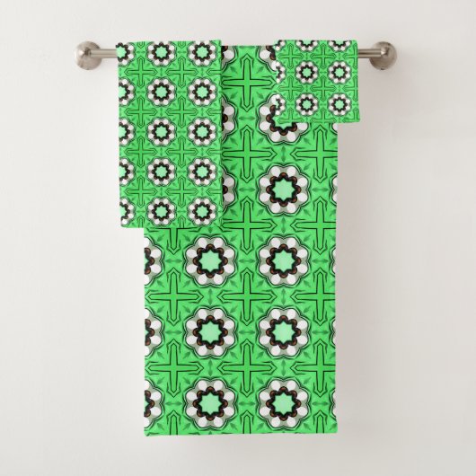 Green geometric mandala pattern  bad handdoek (Insitu)