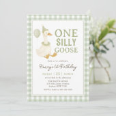 Green Gingham One Silly Goose Birthday Invitation (Debout devant)