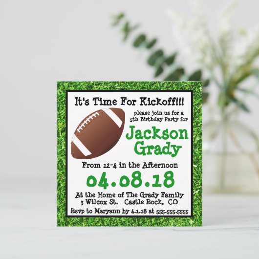 Green Grass Football Invitation Anniversaire (Debout devant)
